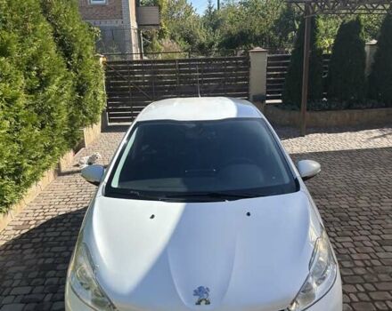 Белый Пежо 208, объемом двигателя 1.2 л и пробегом 120 тыс. км за 8900 $, фото 4 на Automoto.ua