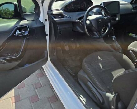 Білий Пежо 208, об'ємом двигуна 1 л та пробігом 135 тис. км за 5000 $, фото 20 на Automoto.ua