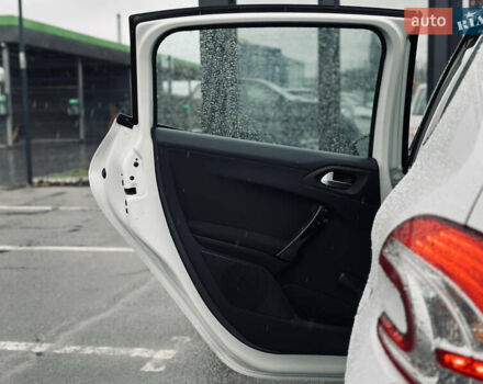 Белый Пежо 208, объемом двигателя 1.4 л и пробегом 180 тыс. км за 6500 $, фото 9 на Automoto.ua