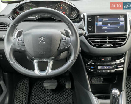 Білий Пежо 208, об'ємом двигуна 1.2 л та пробігом 142 тис. км за 8999 $, фото 6 на Automoto.ua
