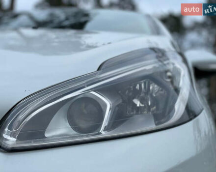 Білий Пежо 208, об'ємом двигуна 1.2 л та пробігом 142 тис. км за 8999 $, фото 7 на Automoto.ua