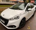 Белый Пежо 208, объемом двигателя 1.2 л и пробегом 120 тыс. км за 8300 $, фото 1 на Automoto.ua