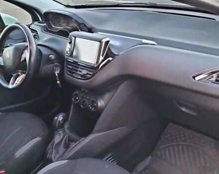 Белый Пежо 208, объемом двигателя 1.4 л и пробегом 199 тыс. км за 7600 $, фото 7 на Automoto.ua