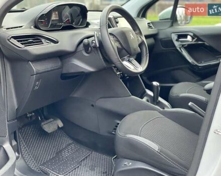 Білий Пежо 208, об'ємом двигуна 1.2 л та пробігом 142 тис. км за 8999 $, фото 3 на Automoto.ua