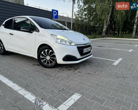 Белый Пежо 208, объемом двигателя 1.56 л и пробегом 171 тыс. км за 7800 $, фото 3 на Automoto.ua