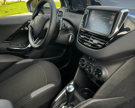 Белый Пежо 208, объемом двигателя 1.2 л и пробегом 102 тыс. км за 7200 $, фото 51 на Automoto.ua