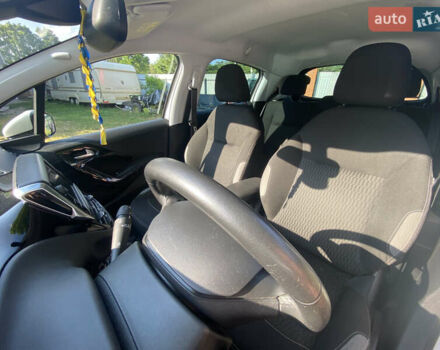 Белый Пежо 208, объемом двигателя 1.2 л и пробегом 74 тыс. км за 8000 $, фото 41 на Automoto.ua