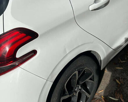 Белый Пежо 208, объемом двигателя 1.2 л и пробегом 133 тыс. км за 8000 $, фото 5 на Automoto.ua