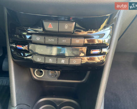 Белый Пежо 208, объемом двигателя 1.2 л и пробегом 74 тыс. км за 8000 $, фото 34 на Automoto.ua