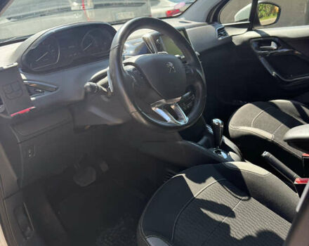 Белый Пежо 208, объемом двигателя 1.2 л и пробегом 71 тыс. км за 9300 $, фото 16 на Automoto.ua