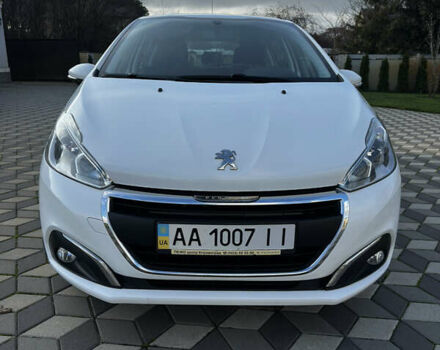 Белый Пежо 208, объемом двигателя 1.2 л и пробегом 102 тыс. км за 7200 $, фото 2 на Automoto.ua