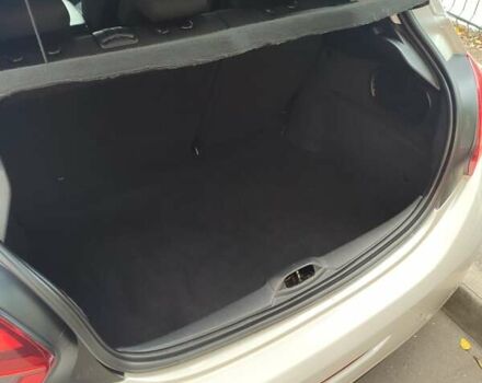 Белый Пежо 208, объемом двигателя 1.2 л и пробегом 57 тыс. км за 8500 $, фото 6 на Automoto.ua