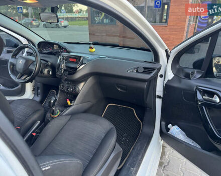 Белый Пежо 208, объемом двигателя 1.56 л и пробегом 171 тыс. км за 7800 $, фото 10 на Automoto.ua