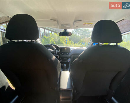 Белый Пежо 208, объемом двигателя 1.2 л и пробегом 74 тыс. км за 8000 $, фото 25 на Automoto.ua