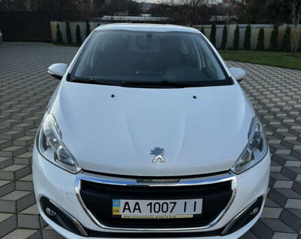 Белый Пежо 208, объемом двигателя 1.2 л и пробегом 102 тыс. км за 7200 $, фото 1 на Automoto.ua