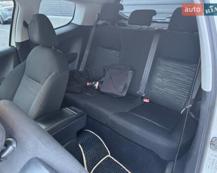 Белый Пежо 208, объемом двигателя 1.56 л и пробегом 171 тыс. км за 7800 $, фото 9 на Automoto.ua