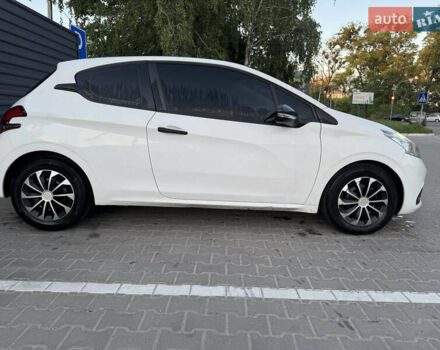 Белый Пежо 208, объемом двигателя 1.56 л и пробегом 171 тыс. км за 7800 $, фото 2 на Automoto.ua
