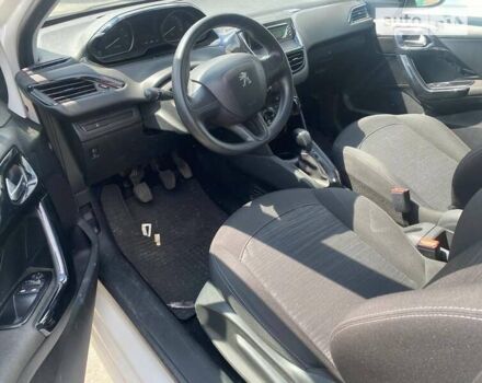 Белый Пежо 208, объемом двигателя 1.2 л и пробегом 110 тыс. км за 9000 $, фото 1 на Automoto.ua