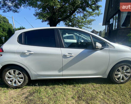 Белый Пежо 208, объемом двигателя 1.2 л и пробегом 74 тыс. км за 8000 $, фото 12 на Automoto.ua