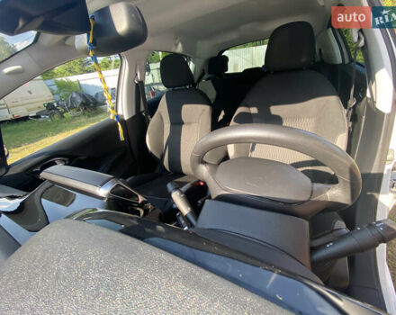 Белый Пежо 208, объемом двигателя 1.2 л и пробегом 74 тыс. км за 8000 $, фото 40 на Automoto.ua