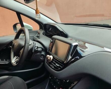 Белый Пежо 208, объемом двигателя 1.2 л и пробегом 57 тыс. км за 8500 $, фото 1 на Automoto.ua