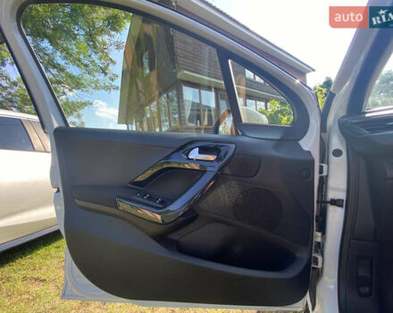 Белый Пежо 208, объемом двигателя 1.2 л и пробегом 74 тыс. км за 8000 $, фото 39 на Automoto.ua