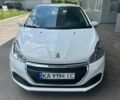 Белый Пежо 208, объемом двигателя 1.2 л и пробегом 136 тыс. км за 6950 $, фото 1 на Automoto.ua