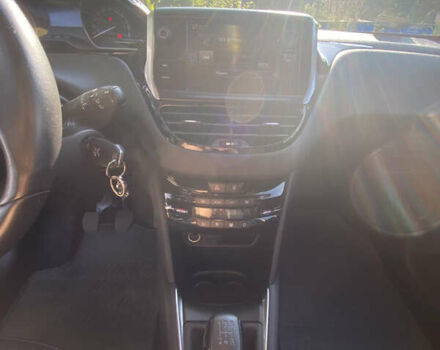 Белый Пежо 208, объемом двигателя 1.2 л и пробегом 74 тыс. км за 8000 $, фото 37 на Automoto.ua