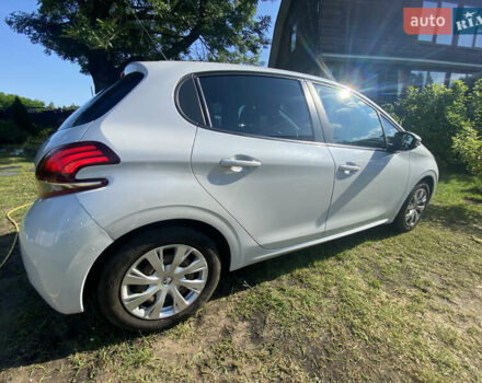 Белый Пежо 208, объемом двигателя 1.2 л и пробегом 74 тыс. км за 8000 $, фото 11 на Automoto.ua