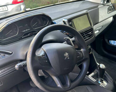 Белый Пежо 208, объемом двигателя 1.2 л и пробегом 133 тыс. км за 8000 $, фото 7 на Automoto.ua