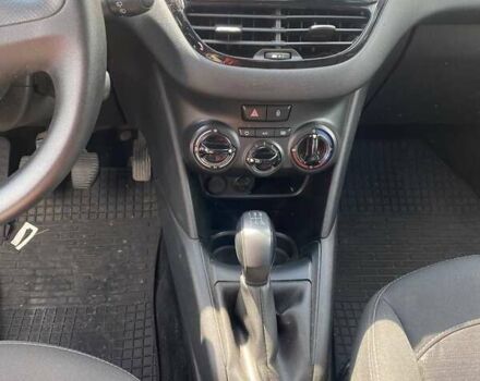 Белый Пежо 208, объемом двигателя 1.2 л и пробегом 110 тыс. км за 9000 $, фото 2 на Automoto.ua