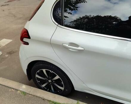 Белый Пежо 208, объемом двигателя 1.2 л и пробегом 57 тыс. км за 8500 $, фото 8 на Automoto.ua