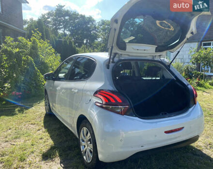 Белый Пежо 208, объемом двигателя 1.2 л и пробегом 74 тыс. км за 8000 $, фото 7 на Automoto.ua