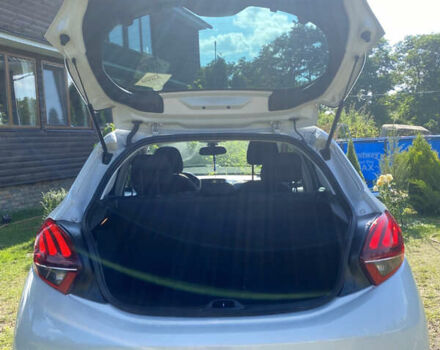 Белый Пежо 208, объемом двигателя 1.2 л и пробегом 74 тыс. км за 8000 $, фото 1 на Automoto.ua