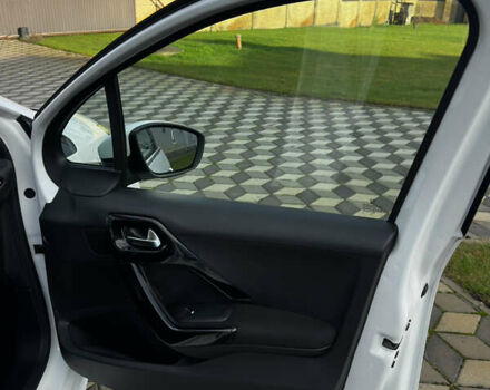 Белый Пежо 208, объемом двигателя 1.2 л и пробегом 102 тыс. км за 7200 $, фото 47 на Automoto.ua