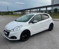 Білий Пежо 208, об'ємом двигуна 1.2 л та пробігом 121 тис. км за 8600 $, фото 1 на Automoto.ua