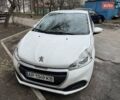 Белый Пежо 208, объемом двигателя 1.2 л и пробегом 140 тыс. км за 6500 $, фото 1 на Automoto.ua