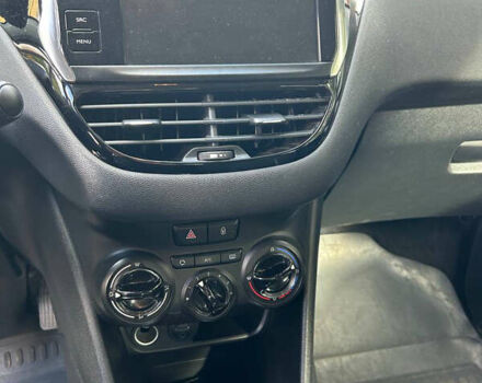 Белый Пежо 208, объемом двигателя 1.2 л и пробегом 133 тыс. км за 8000 $, фото 10 на Automoto.ua