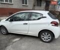 Білий Пежо 208, об'ємом двигуна 1.2 л та пробігом 140 тис. км за 6500 $, фото 1 на Automoto.ua