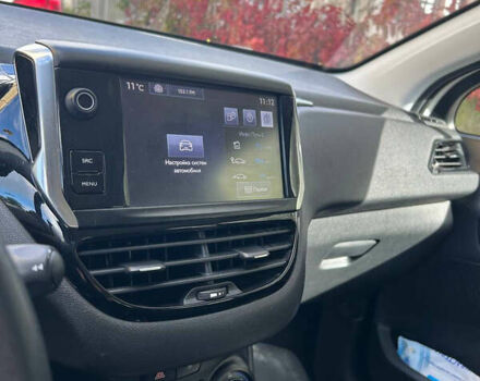 Белый Пежо 208, объемом двигателя 1.2 л и пробегом 133 тыс. км за 8000 $, фото 8 на Automoto.ua