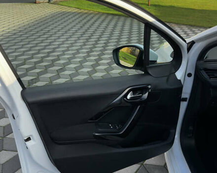 Белый Пежо 208, объемом двигателя 1.2 л и пробегом 102 тыс. км за 7200 $, фото 34 на Automoto.ua