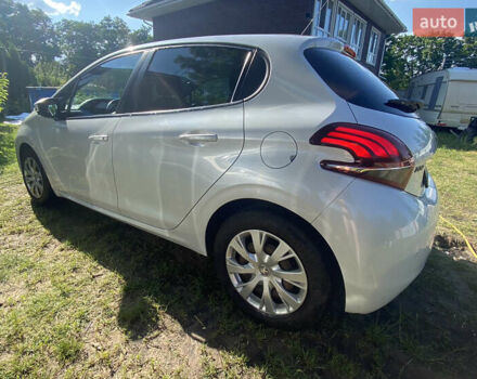 Белый Пежо 208, объемом двигателя 1.2 л и пробегом 74 тыс. км за 8000 $, фото 10 на Automoto.ua