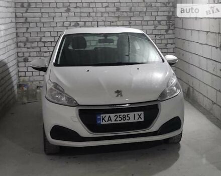Белый Пежо 208, объемом двигателя 1.2 л и пробегом 110 тыс. км за 9000 $, фото 3 на Automoto.ua