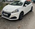 Белый Пежо 208, объемом двигателя 1.2 л и пробегом 133 тыс. км за 7800 $, фото 1 на Automoto.ua