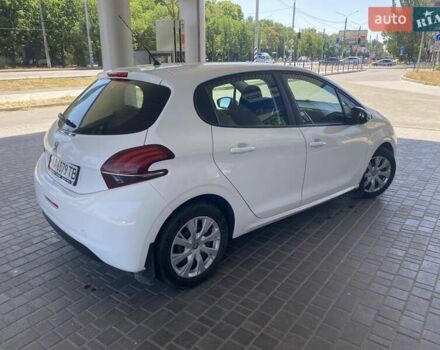 Белый Пежо 208, объемом двигателя 1.2 л и пробегом 76 тыс. км за 8200 $, фото 3 на Automoto.ua