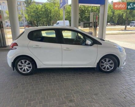 Белый Пежо 208, объемом двигателя 1.2 л и пробегом 76 тыс. км за 8200 $, фото 2 на Automoto.ua