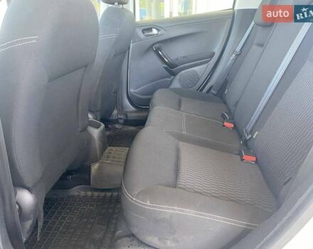 Белый Пежо 208, объемом двигателя 1.2 л и пробегом 76 тыс. км за 8200 $, фото 13 на Automoto.ua