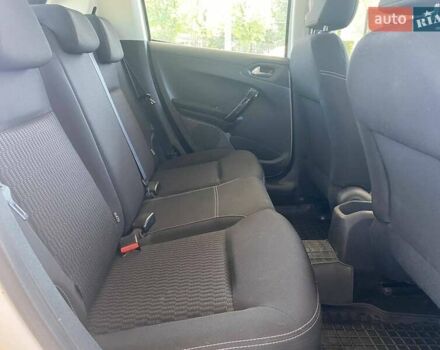 Белый Пежо 208, объемом двигателя 1.2 л и пробегом 76 тыс. км за 8200 $, фото 14 на Automoto.ua