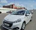 Білий Пежо 208, об'ємом двигуна 1.2 л та пробігом 86 тис. км за 9600 $, фото 1 на Automoto.ua