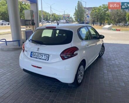 Белый Пежо 208, объемом двигателя 1.2 л и пробегом 76 тыс. км за 8200 $, фото 4 на Automoto.ua